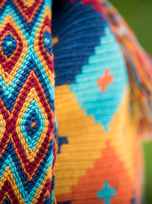 Shoulder strap of the Diamond pattern orange, yellow, red and blue woven shoulder bag with tassels and beads Palmazul Beachwear Lifestyle Wayuu Mochila